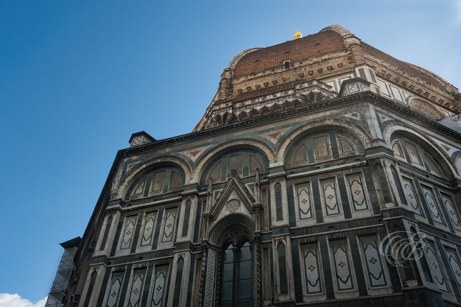 Italy – Santa Maria del Fiore marble patina - Florence – close view of cathedral marble textures, photo by Eduardo Bartoli