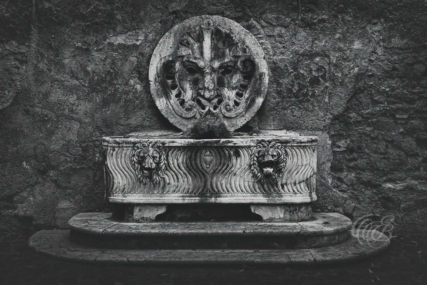 Italy – Palazzo Mattei Jupiter statue - Rome – black and white photo of classical sculpture in the palace courtyard, by Eduardo Bartoli