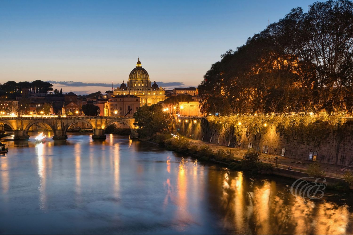 Italy – sunset overlooking St Peter’s Basilica - Rome – evening view toward the Vatican dome, photo by Eduardo Bartoli