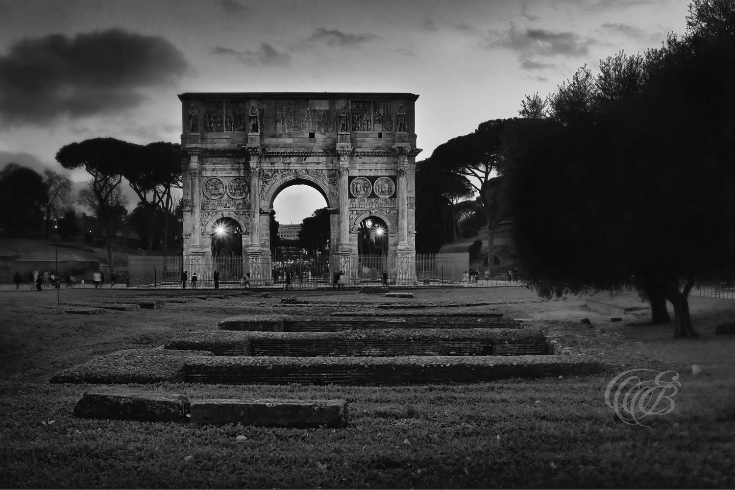 Italy – Arch of Constantine - Rome – black and white photo of the ancient triumphal arch near the Colosseum, by Eduardo Bartoli