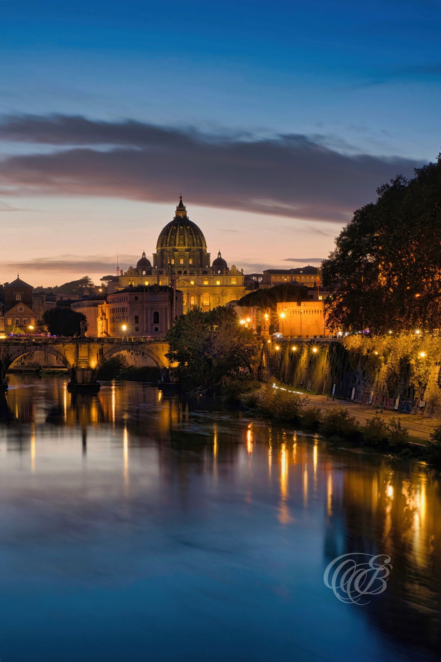 Italy – sunset on Ponte Sant’Angelo - Rome – evening light over the historic bridge on the Tiber, photo by Eduardo Bartoli