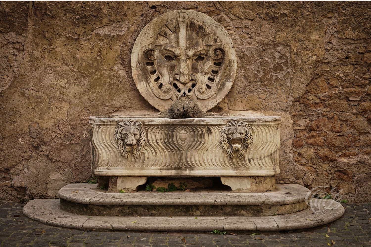 Italy – Palazzo Mattei Jupiter statue - Rome – classical sculpture in the historic palace courtyard, photo by Eduardo Bartoli