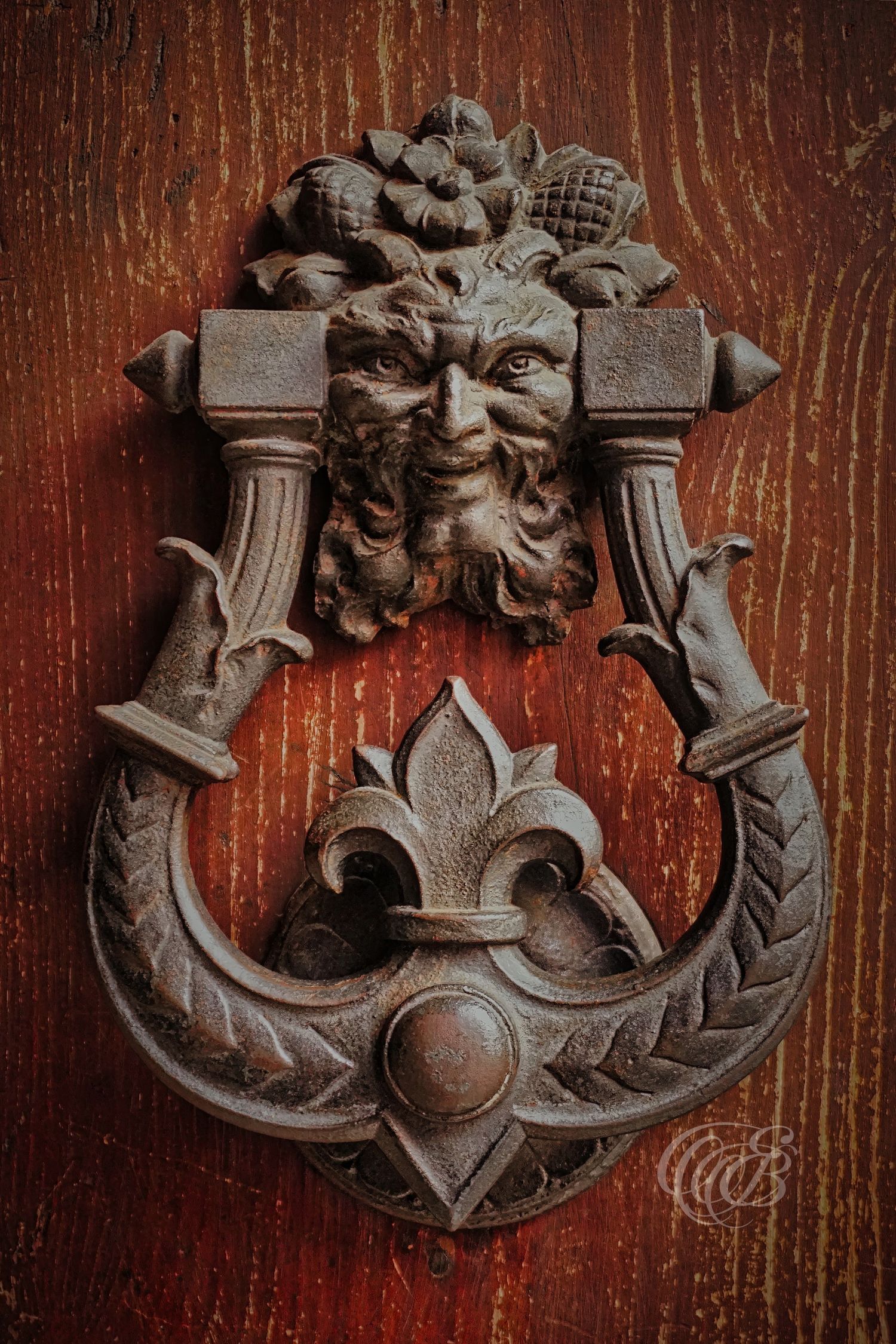 Italy – antique door knocker - Florence – close view of historic metal door detail, photo by Eduardo Bartoli