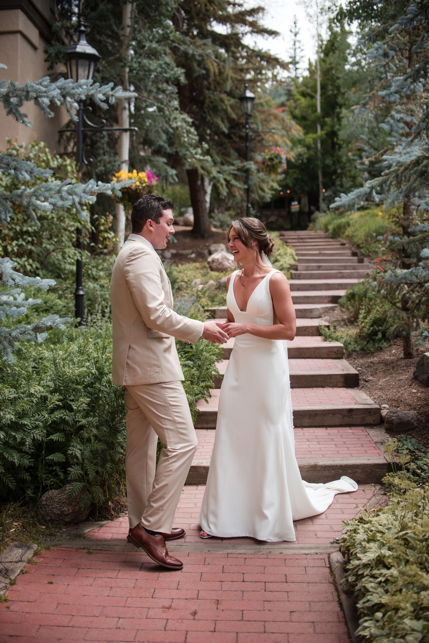 The wedding first look ideas for a  mountain wedding at Vail village, photography by Angelice Caballer