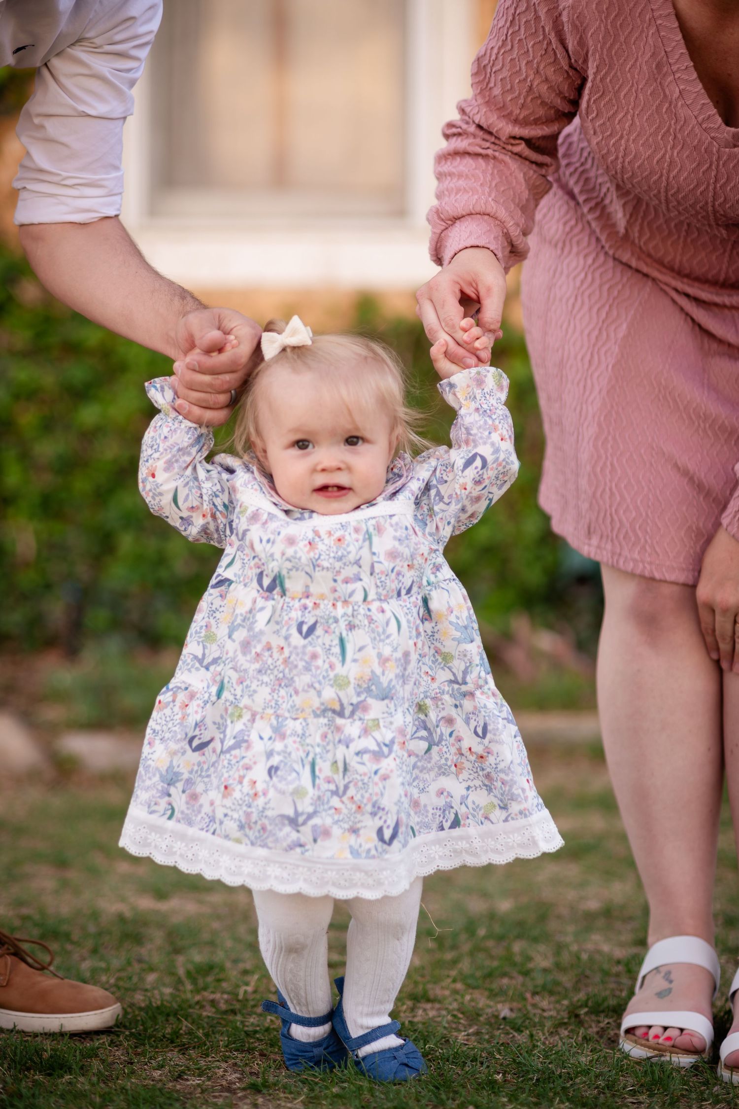 Family photography, close-up baby walking, true-to-life colors,  Sandstone Ranch, Longmont by Angelice Caballer