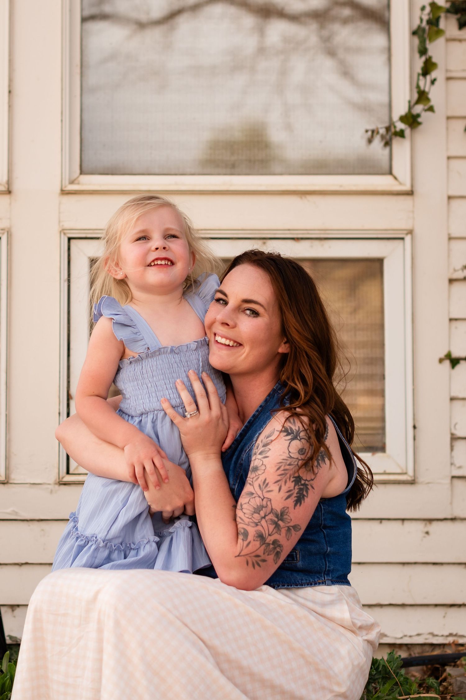 Family photography,  mom and daughter, ideas, true-to-life colors, at  Sandstone Ranch house, Longmont by Angelice Caballer