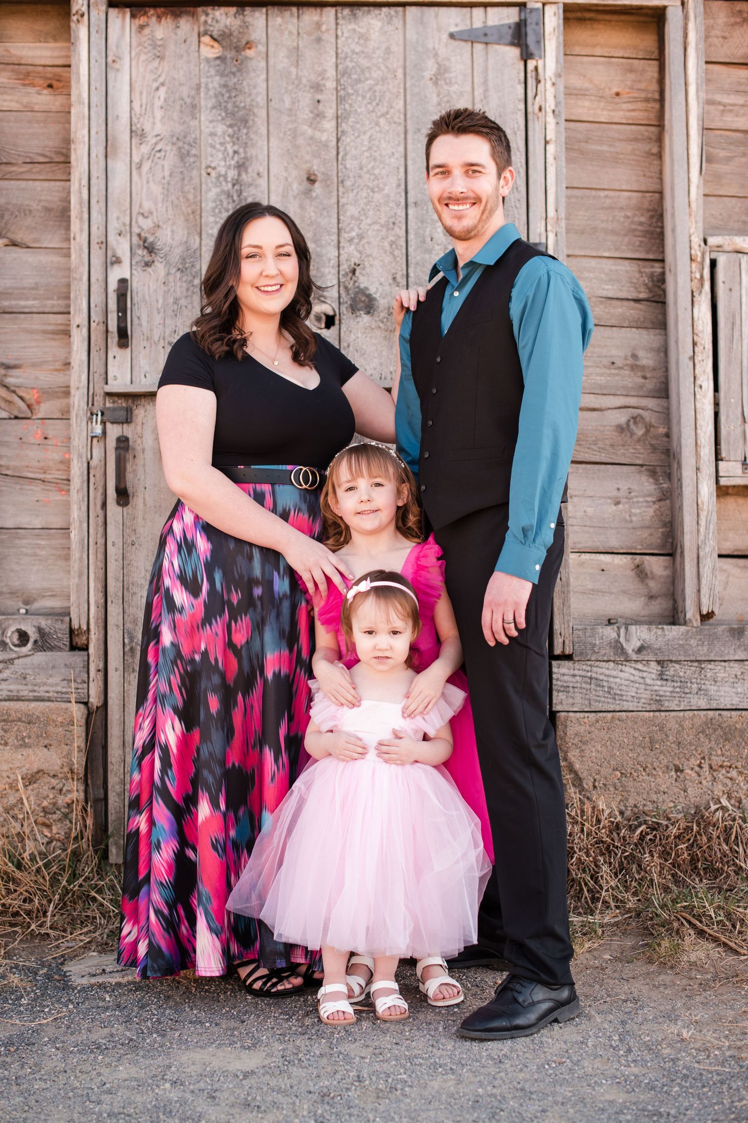 Longmont Family Photographer, outdoor near the rustic barn at Sandstone Ranch,  Bright and airy Family picture