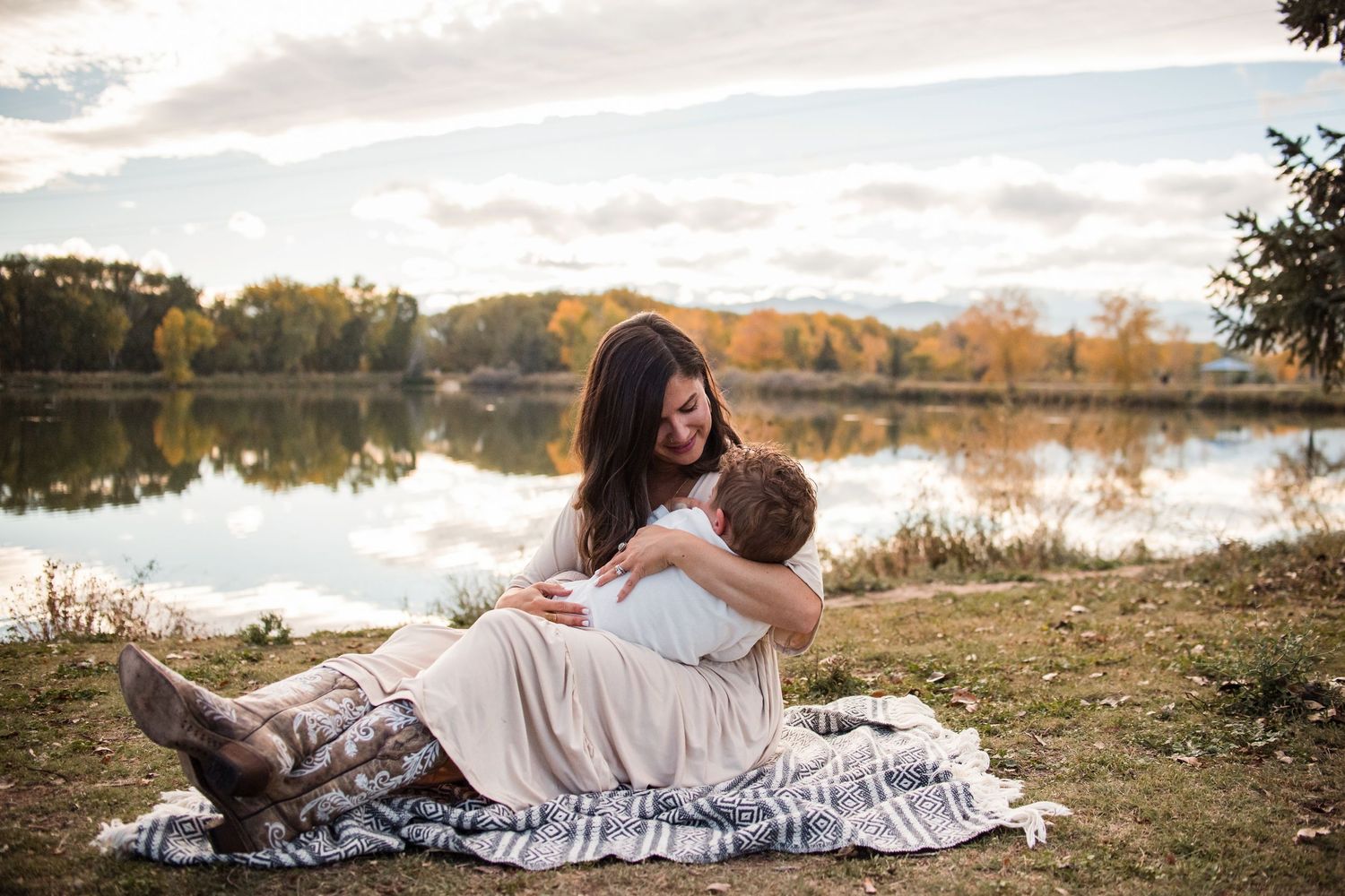 Real candid moments with mother and child photography by the ponds, Longmont, Colorado, Golden Ponds
