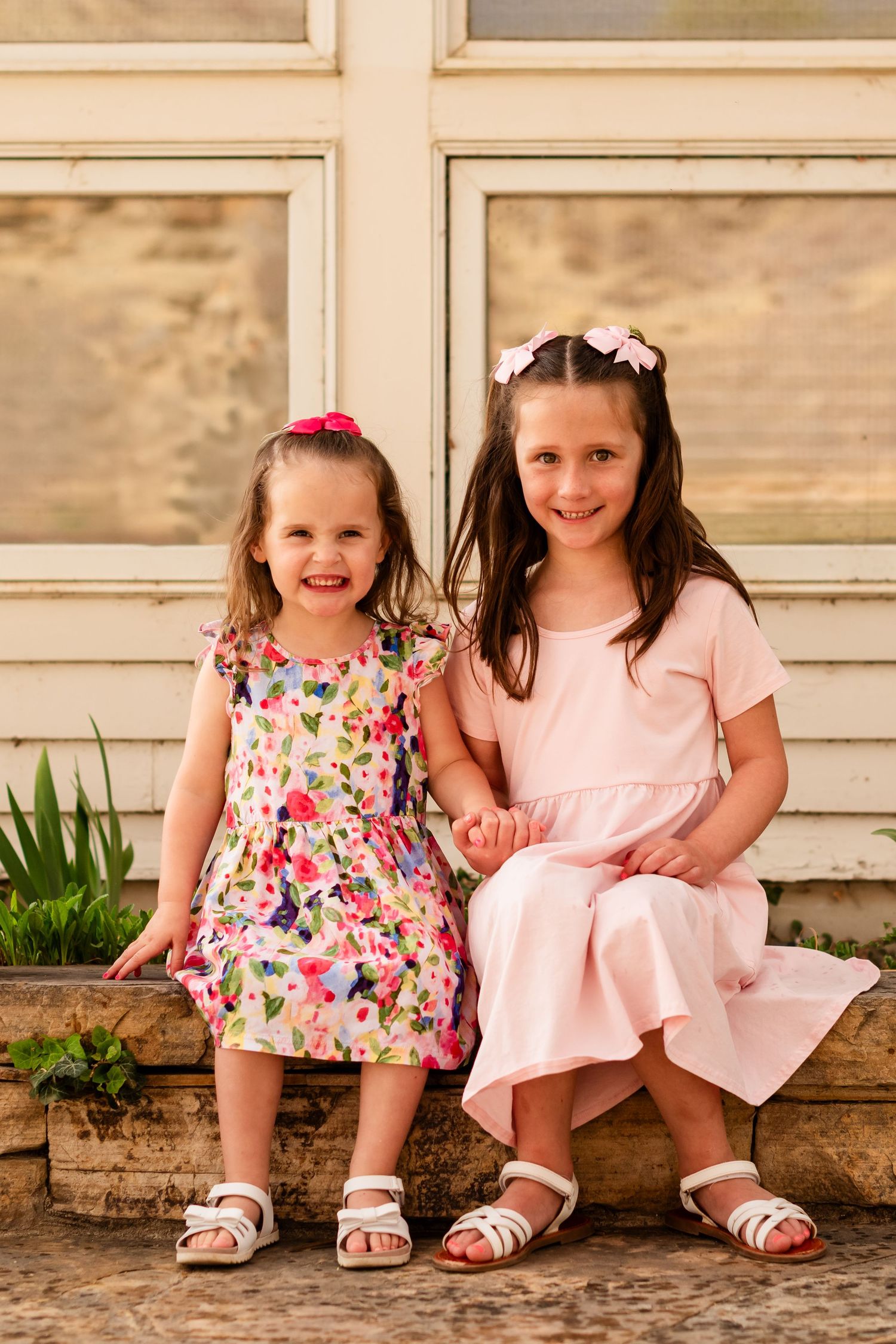 Adorable family mini sessions with spring inspiration featuring sisters in front of a vintage ranch house, Longmont, Colorado Sandsone Ranch