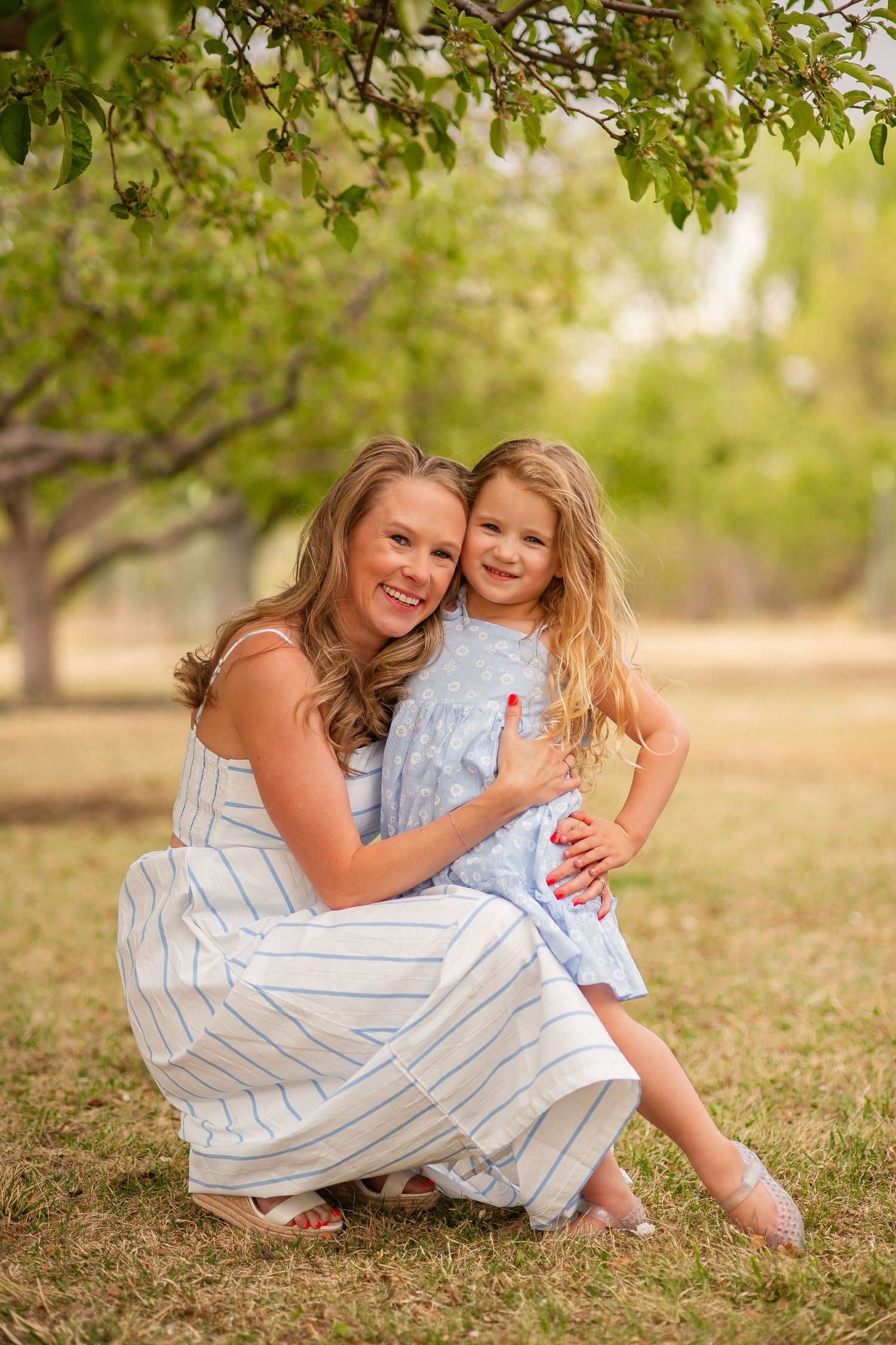 Family photography, Mother and daughter pose idea, true to life colors, spring at Rogers Grove, Longmont by Angelice Caballer