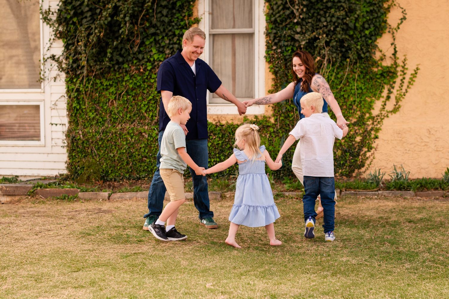 Family photography,  playful, ideas, true-to-life colors, spring vine wall at  Sandstone Ranch house, Longmont by Angelice Caballer