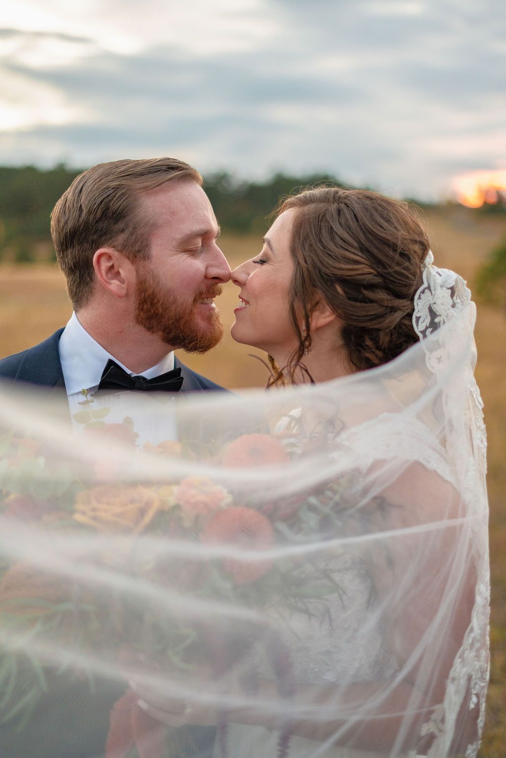 Romantic Veil Photo wedding couples portraits inspiration at golden hour at Mount Vernon Canyon Club, photography by Angelice Caballer