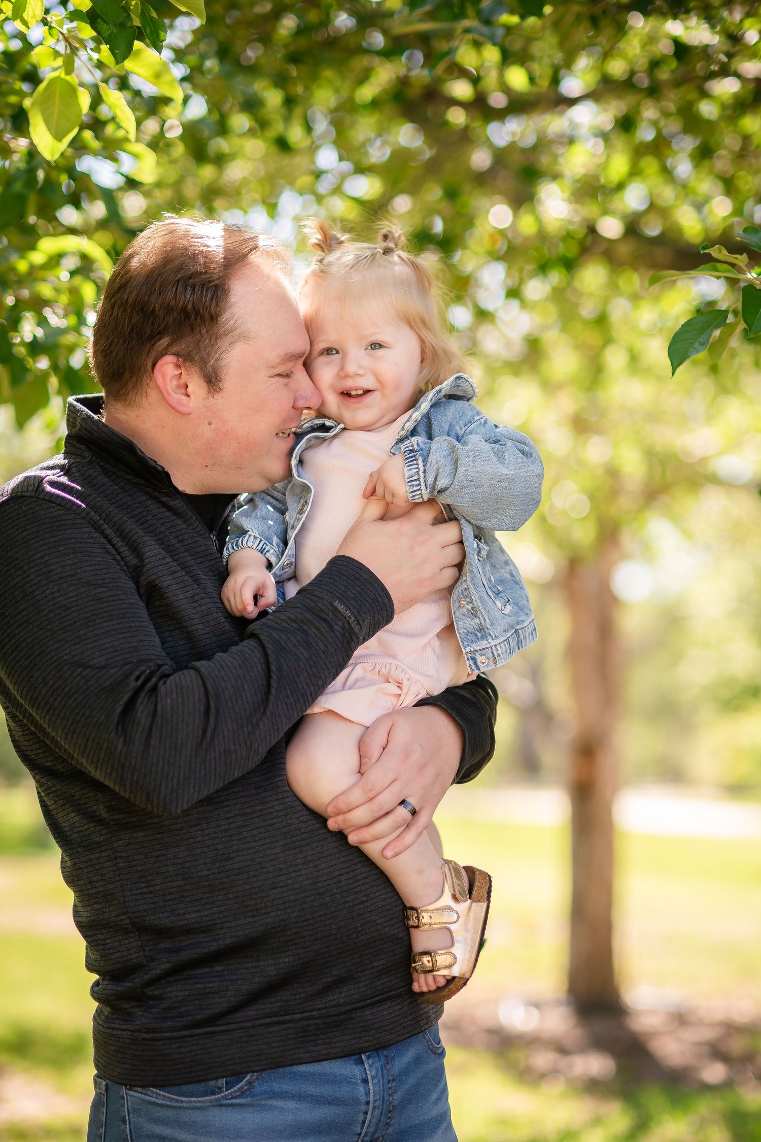 Family photography, father and daughter pose idea, true to life colors, spring at Rogers Grove, Longmont by Angelice Caballer