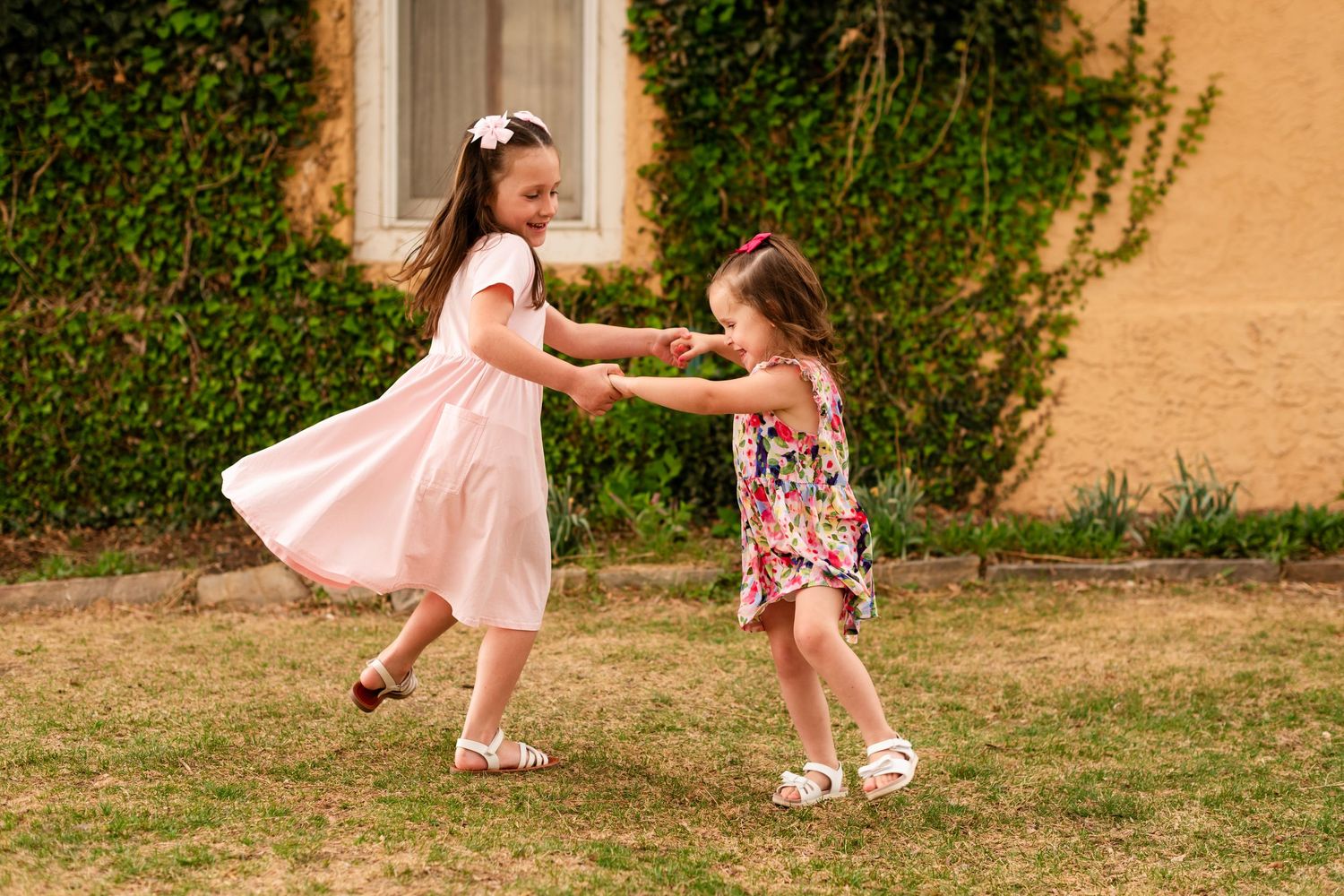 Family photography, children playing, ideas, true-to-life colors, spring vine wall at  Sandstone Ranch house, Longmont by Angelice Caballer