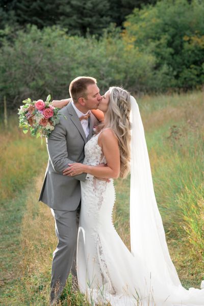 Couples Portraits, Golden hour, true to life style, Mountain View Ranch Venue, photography  Angelice Caballer