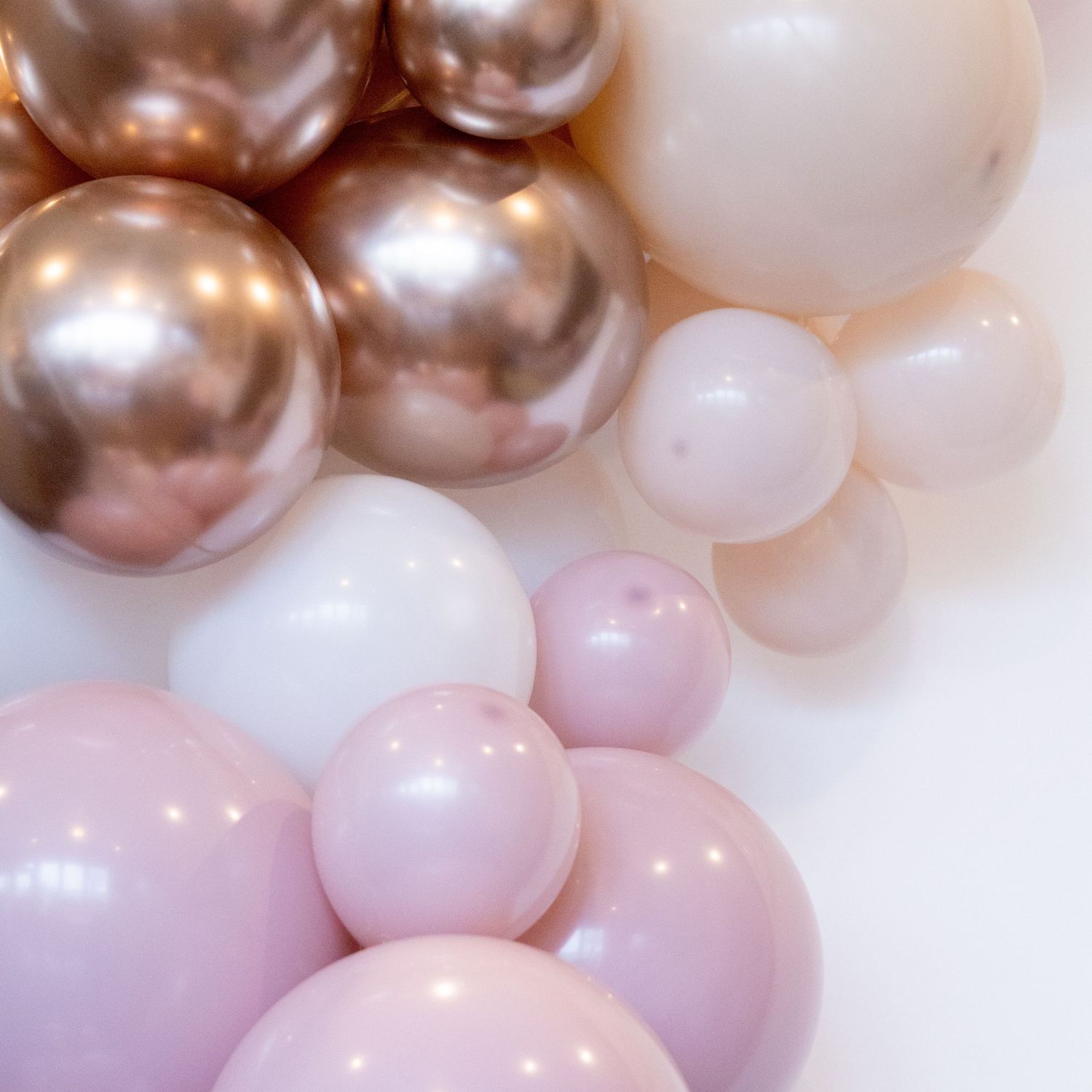 balloon garland decor