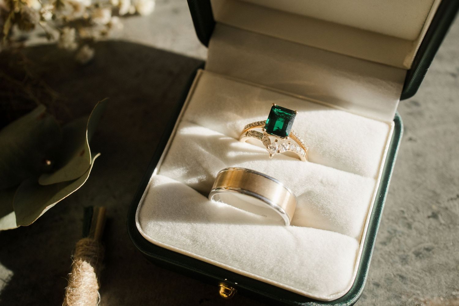 Wedding day details in the snowy moutains australian wedding and elopement photographer Shae Imagery in Crakenback NSW Crafters Cabin