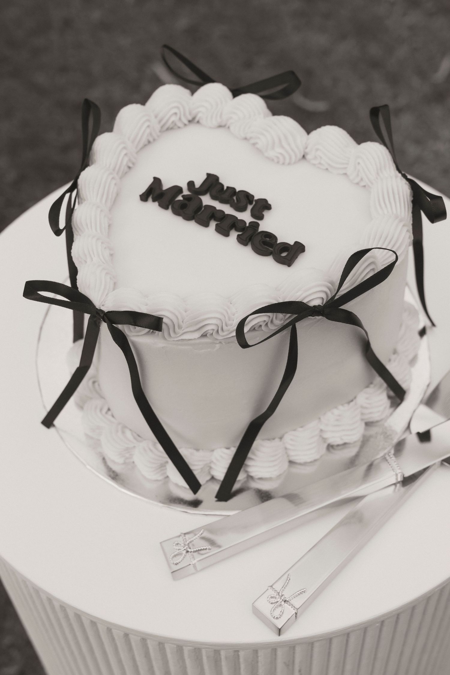 vintage style heart shaped wedding cake in ipswich photography by Shae Imagery wedding Photographer, Ipswich Lockyer Valley, Toowoomba