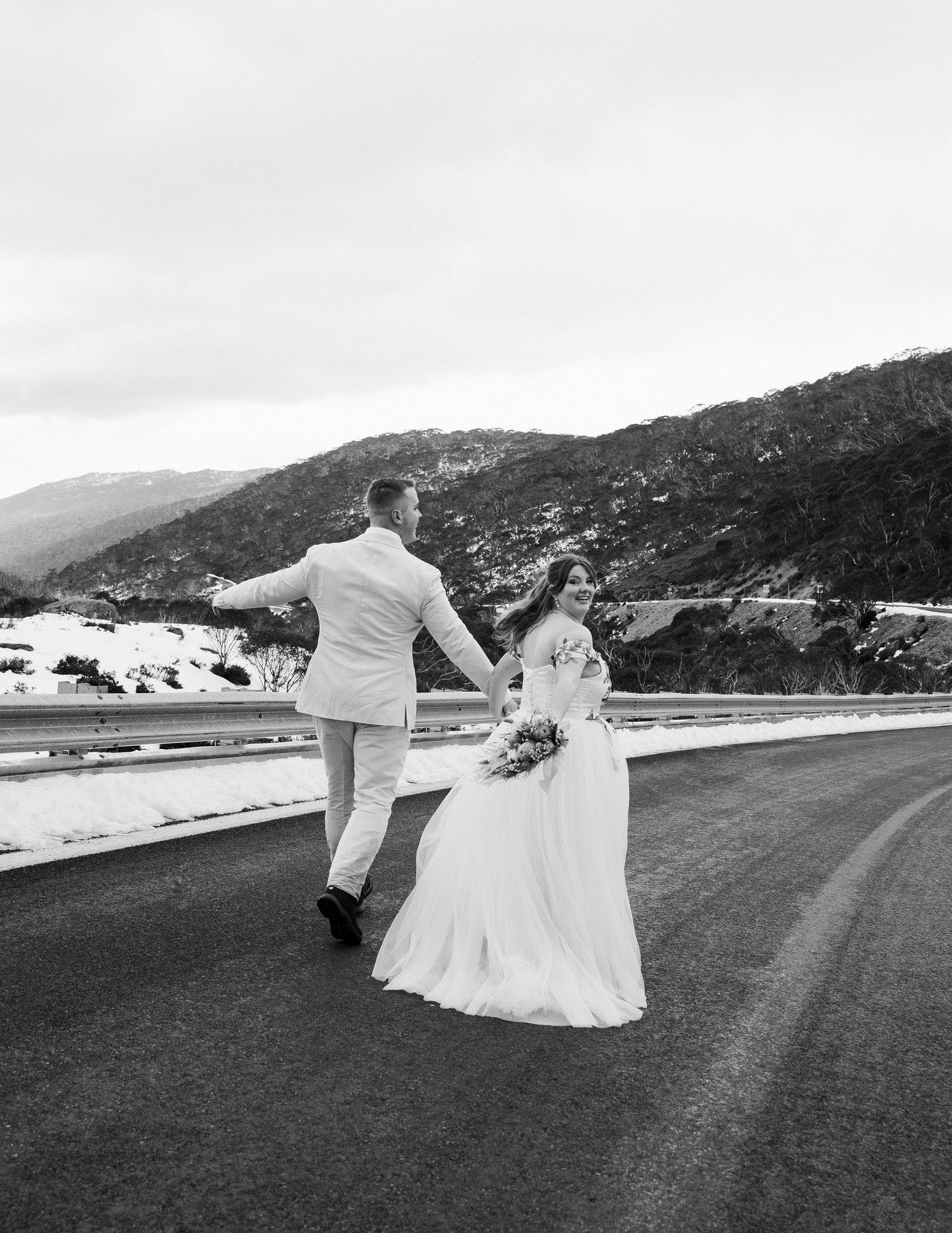 Snow ceremony at Dead Horse Gap, Snowy Mountains, photographed by Lockyer Valley wedding and elopement photographer.