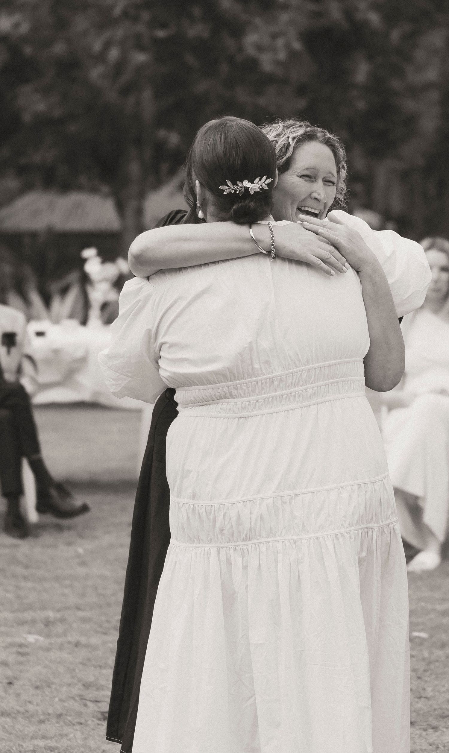 Guest reactions on wedding day captured by shae imagery at Kholo Gardens ipswich. Budget wedding photography for ipswich, lockyer valley