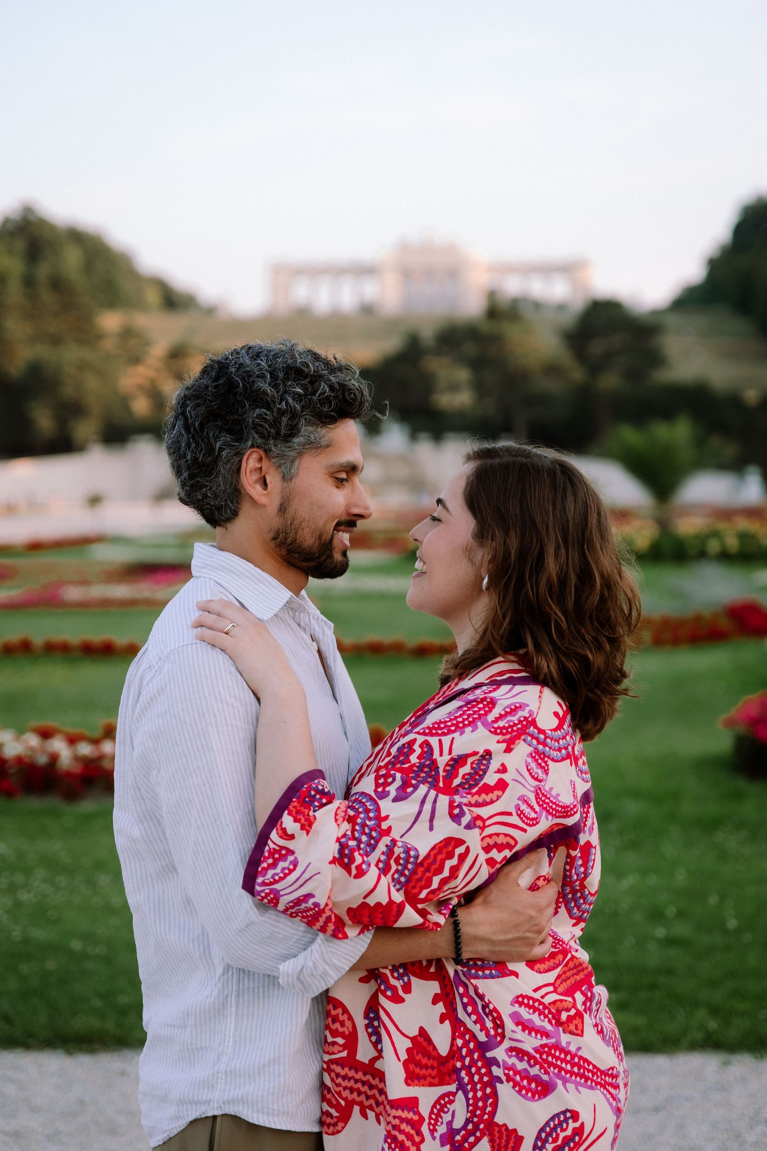 Couple photoshoot at Schonbrunn Palace in Vienna