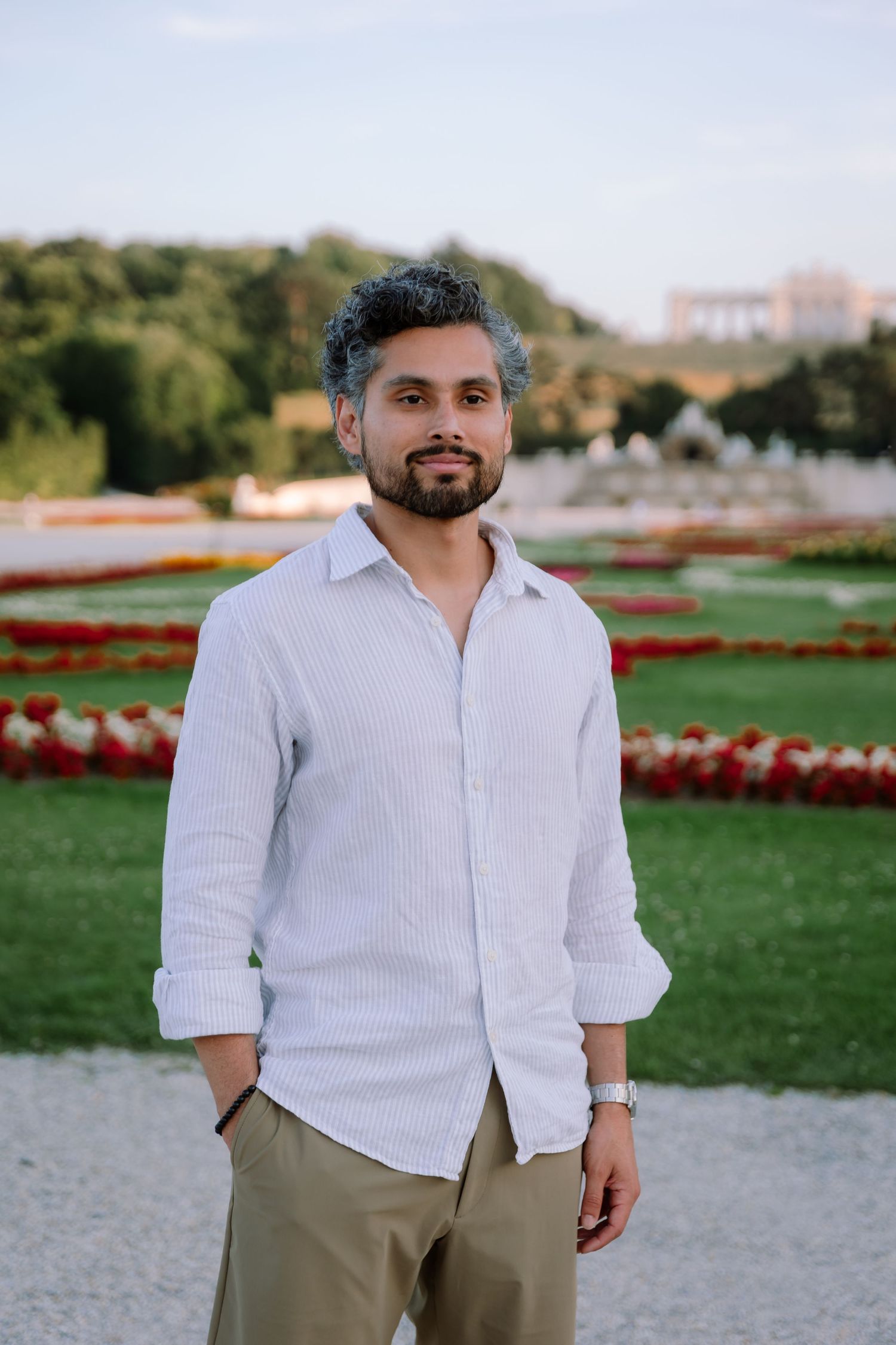 Couple photoshoot at Schonbrunn Palace in Vienna