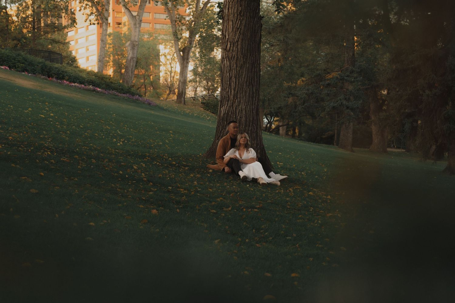 cinematic photographer, moody tones, storytelling photography, golden hour, emotional moments, natural light, editorial style, documentary w
