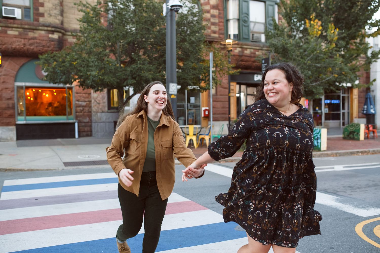 A laid-back walk through Cambridge for this couples shoot.