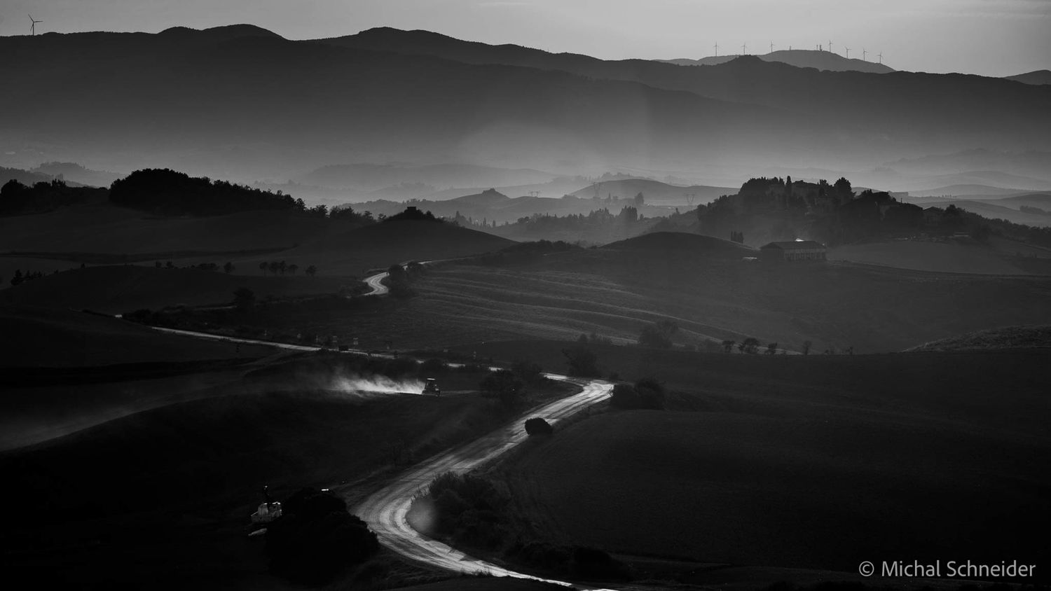 fotografie michal schneider foto photo photography italy italie toskansko toskánsko tuscany black and white světlo západ  cesta cena