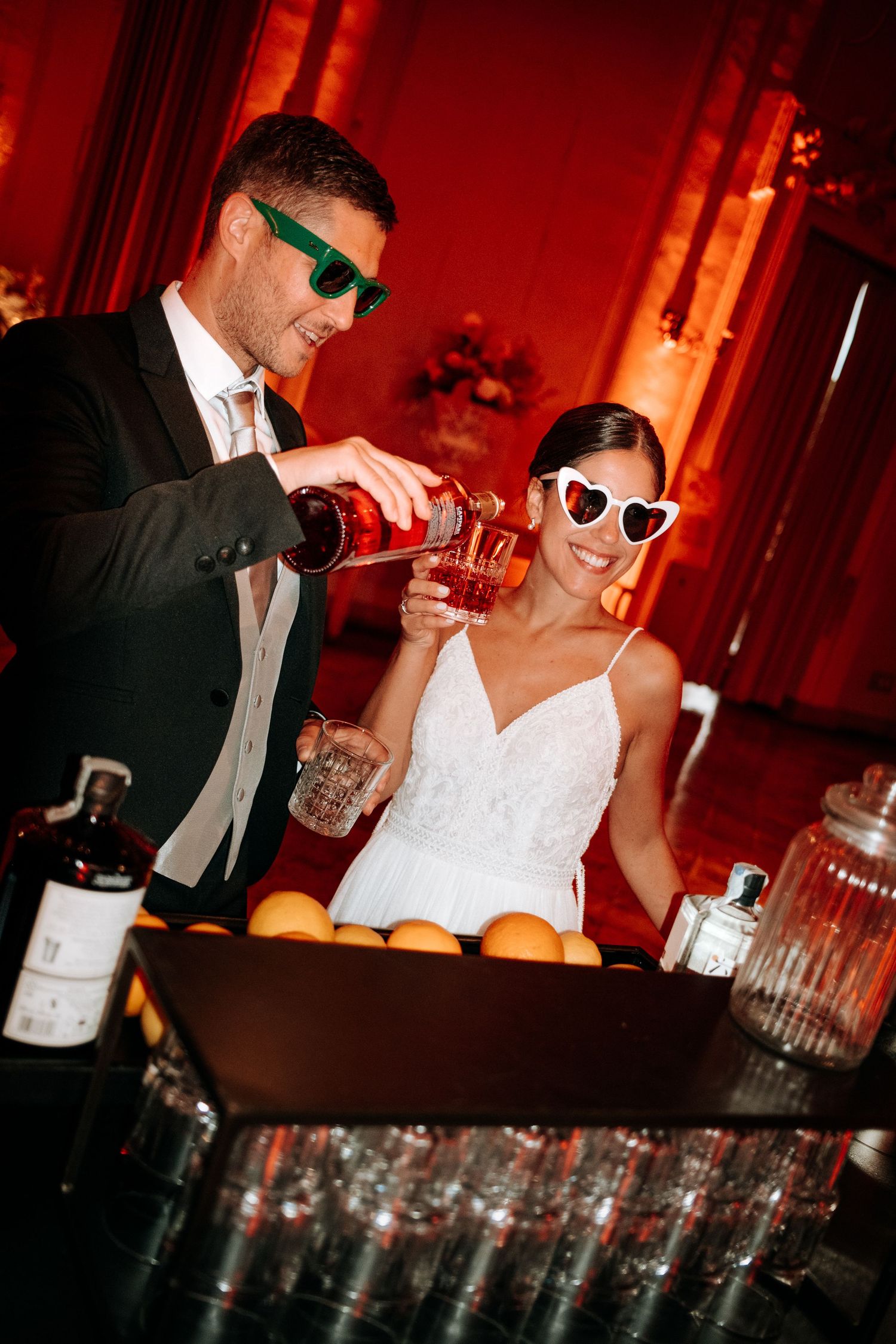 Ritratto romantico degli sposi al tramonto durante un matrimonio a Bologna, realizzato in stile reportage.  Matrimonio Palazzo Albergati