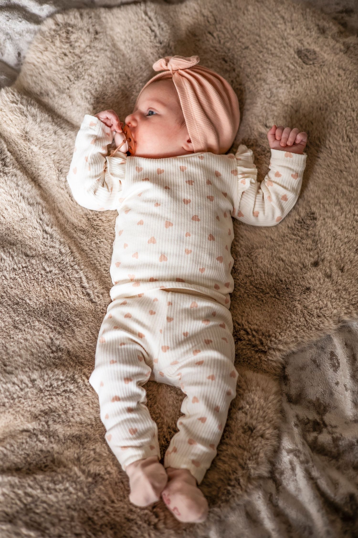new born shoot meisje