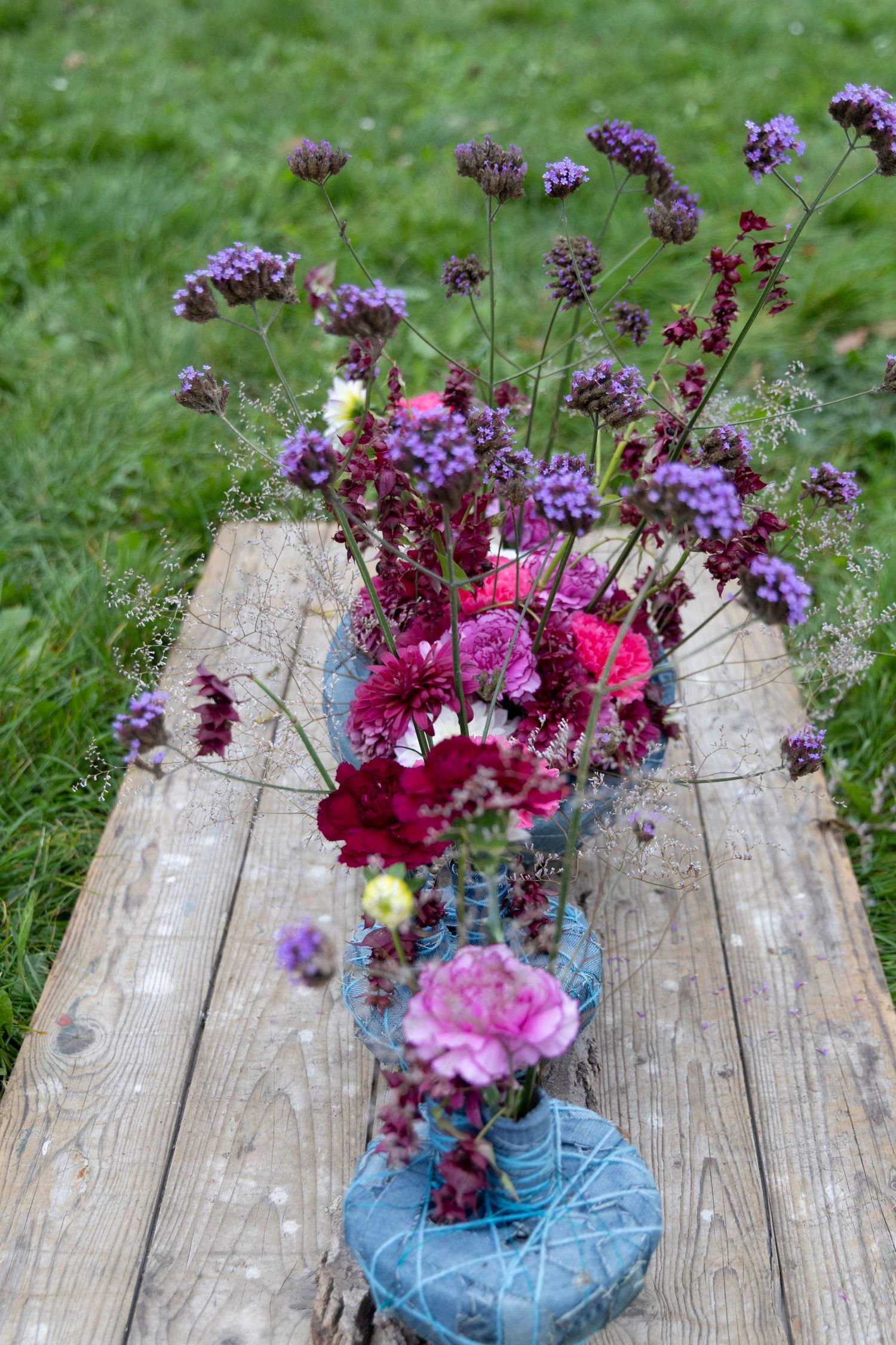 Expositie Verbonden in afscheid
Uitvaartfotograaf natuurbegrafenis
Kunstzinnige, traditionele en duurzame afscheidsbloemen
Oogstpark