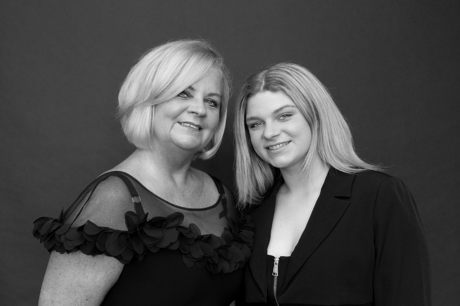 moeder dochter foto studio foto
moeder dochter foto zwart wit
moeder dochter foto kleur