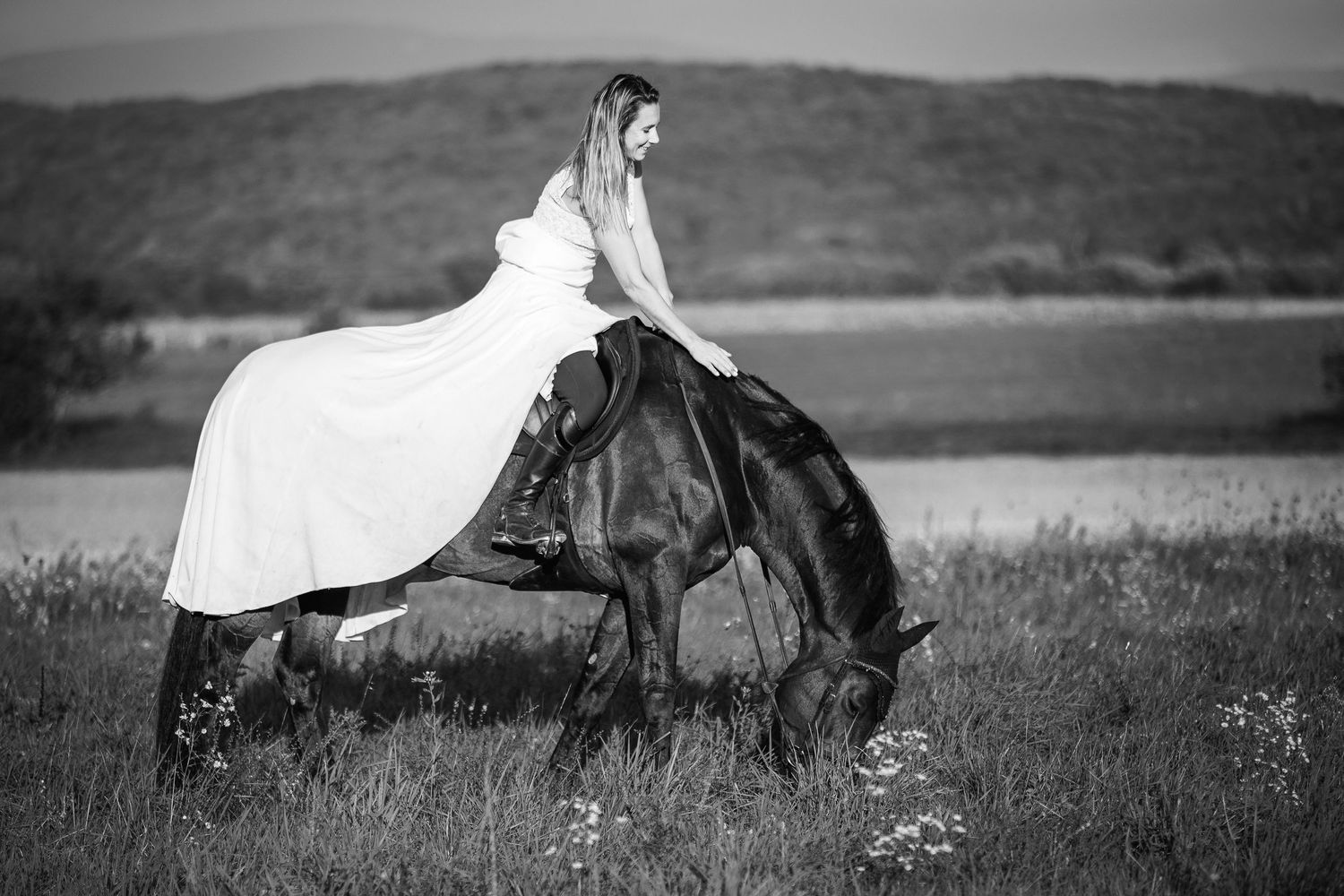 Shooting émotion et trash-the-dress, mariage raffiné, un soir d'été, par Eric Filliat, saisi en Bourbonnais, secteur Moulins.