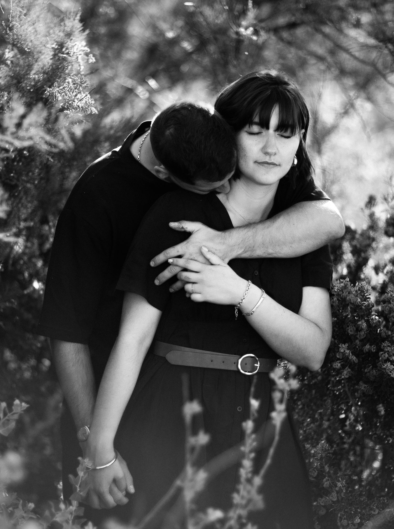 Moment vrai et précieux d'un couple, à Marseille, Provence et calanques, par Eric Filliat, photographe lifestyle à Clermont-Ferrand.