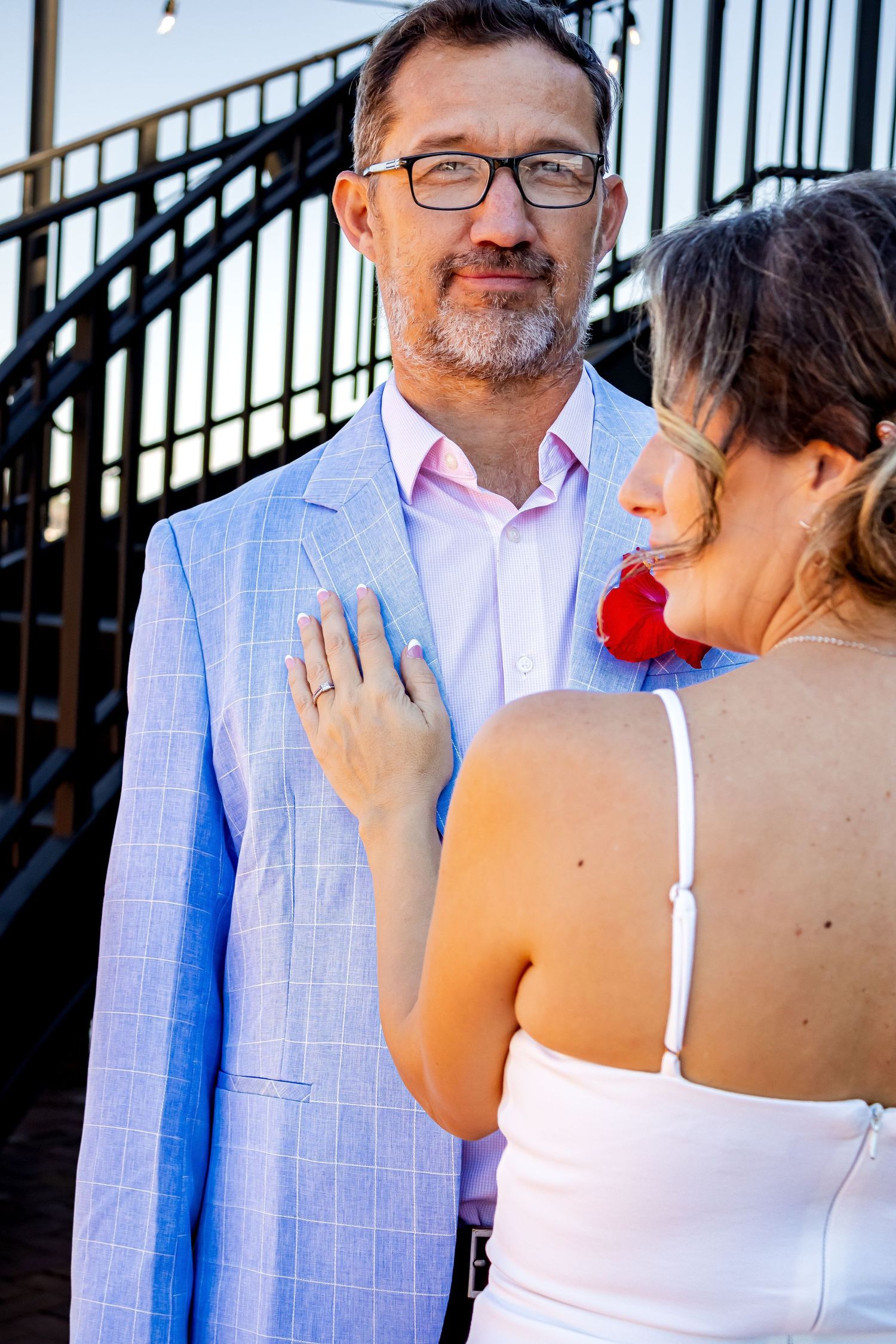 Romantic coupe photo capturing love, connection, and laughter in natural light