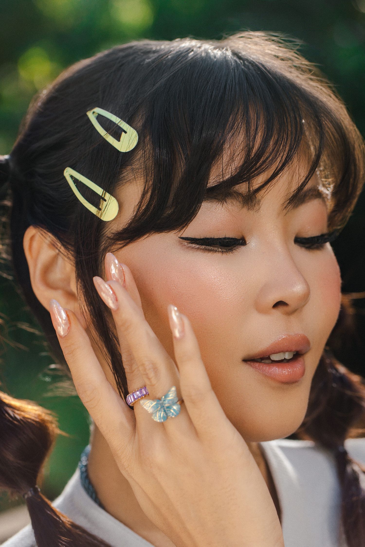 Macro close-up of clear, dewy skin texture with blush product, photographed by LA beauty photographer Belva Chan.