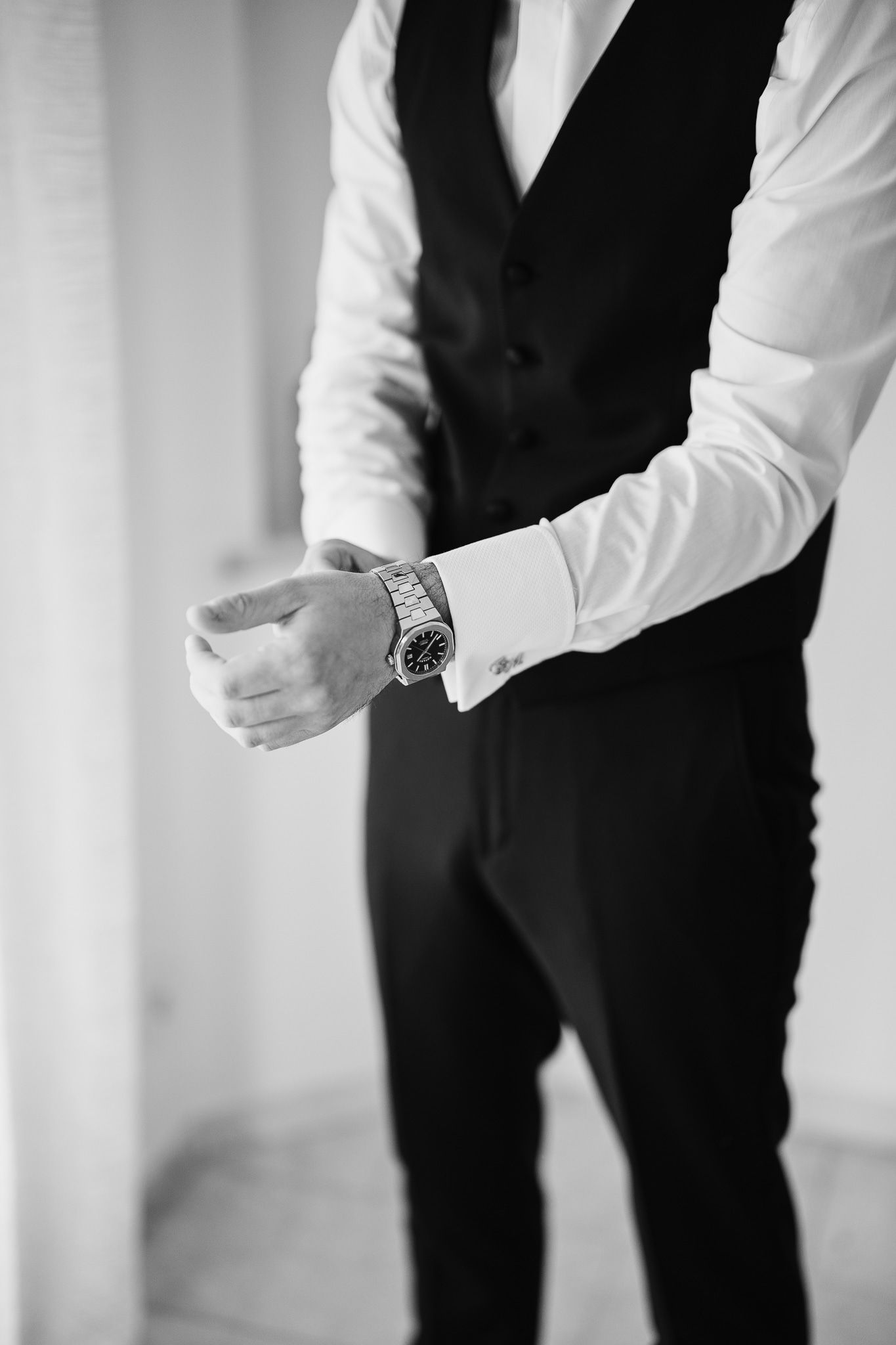 groom preparation wedding day
