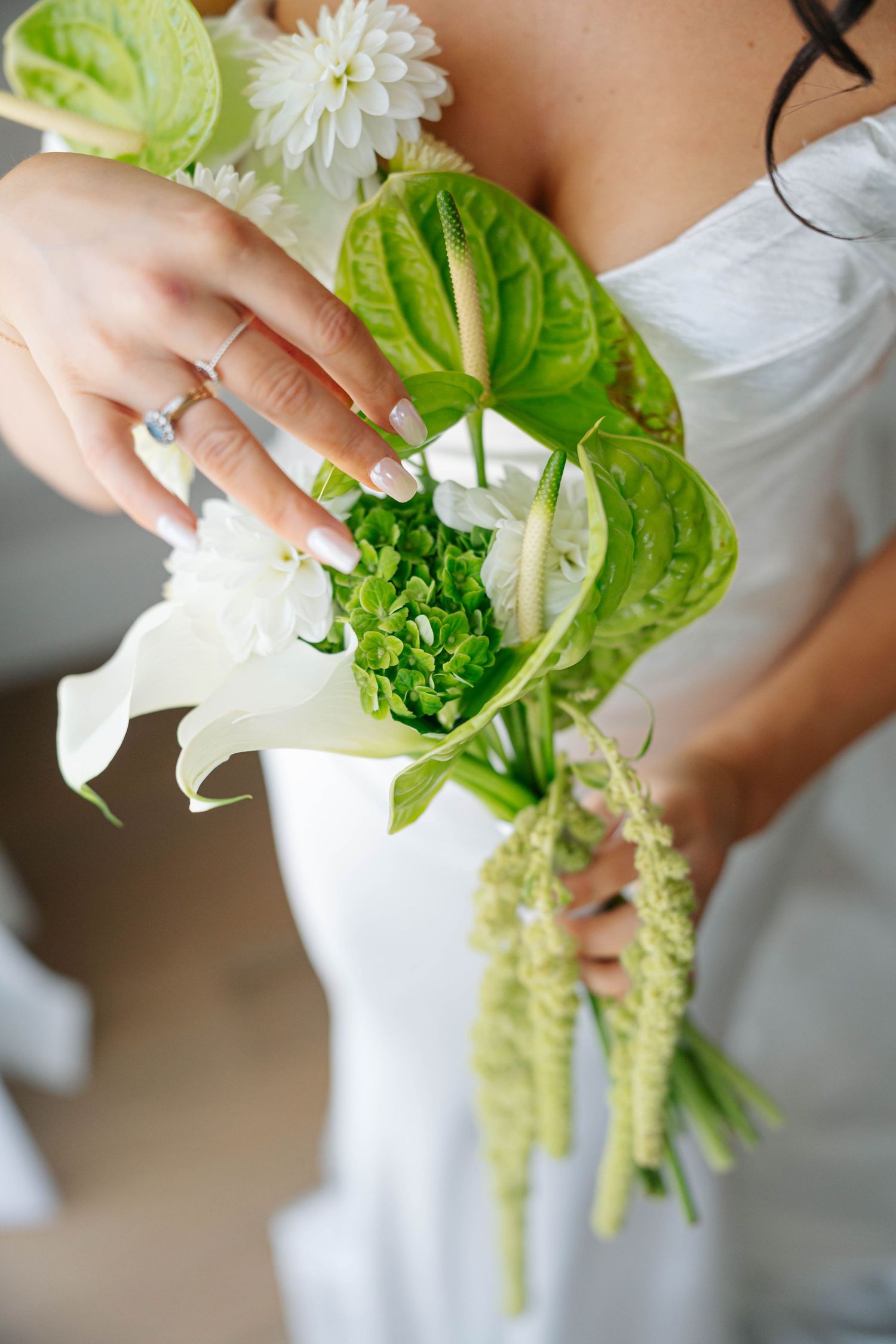 bridal bouquet natural lightbridal bouquet natural light