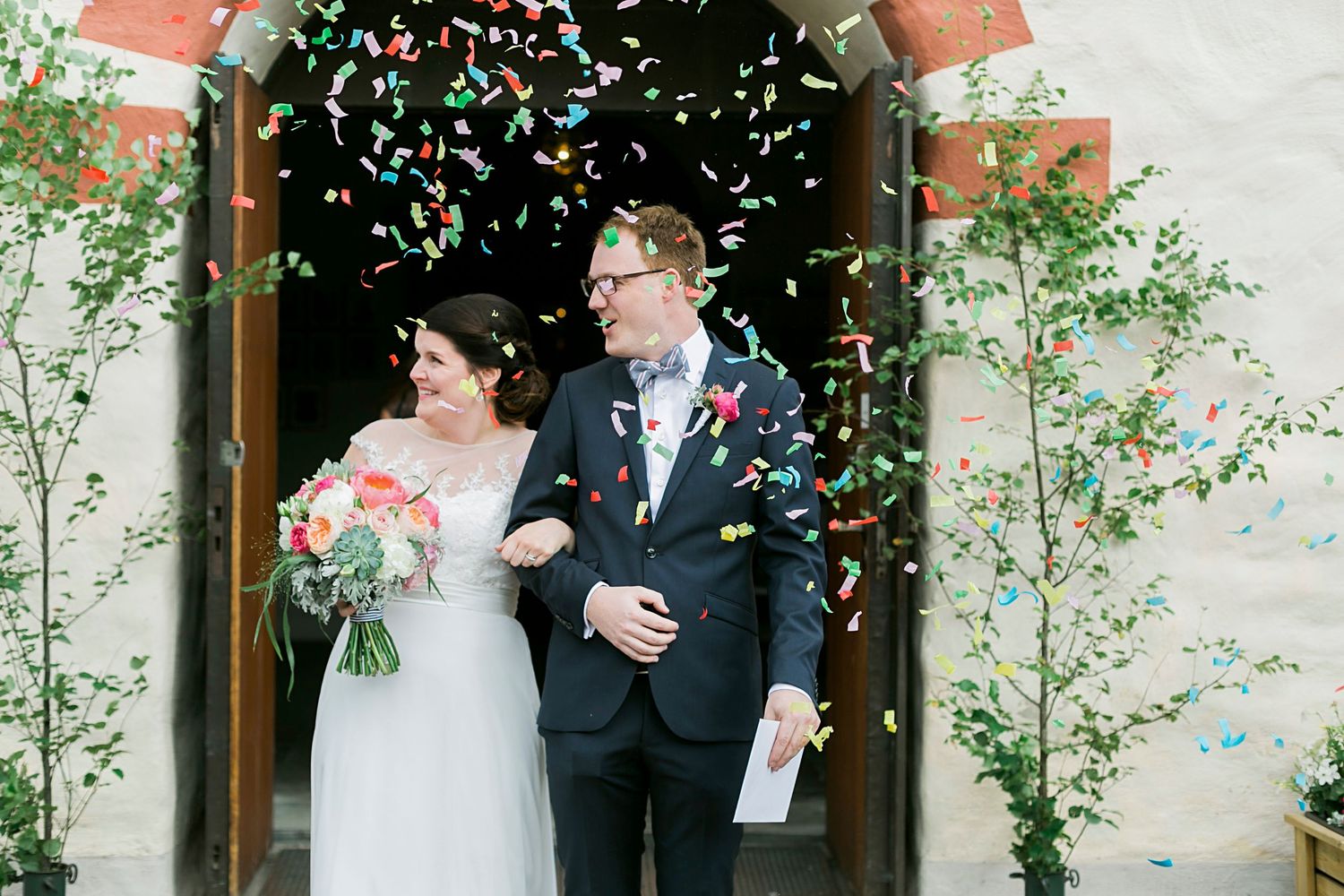 Bröllop i Gräsmark kyrka. Fotograf Rebecca Nordin.