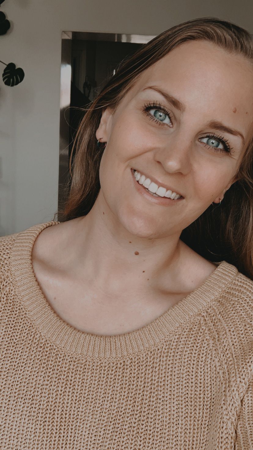 Porträtt på fotograf Rebecca Nordin. Om mig.