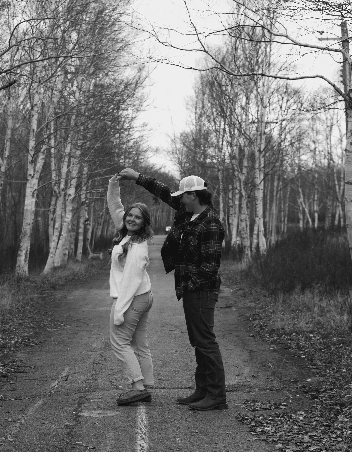 couple picture spinning b&w