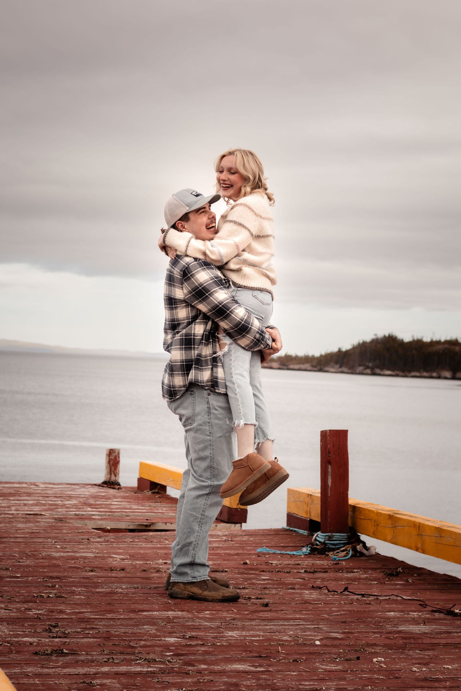 Couples picture outdoors on a wharf