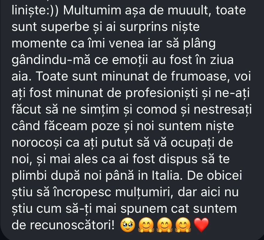 Romanian language customer review text message praising professional photography services with gratitude.