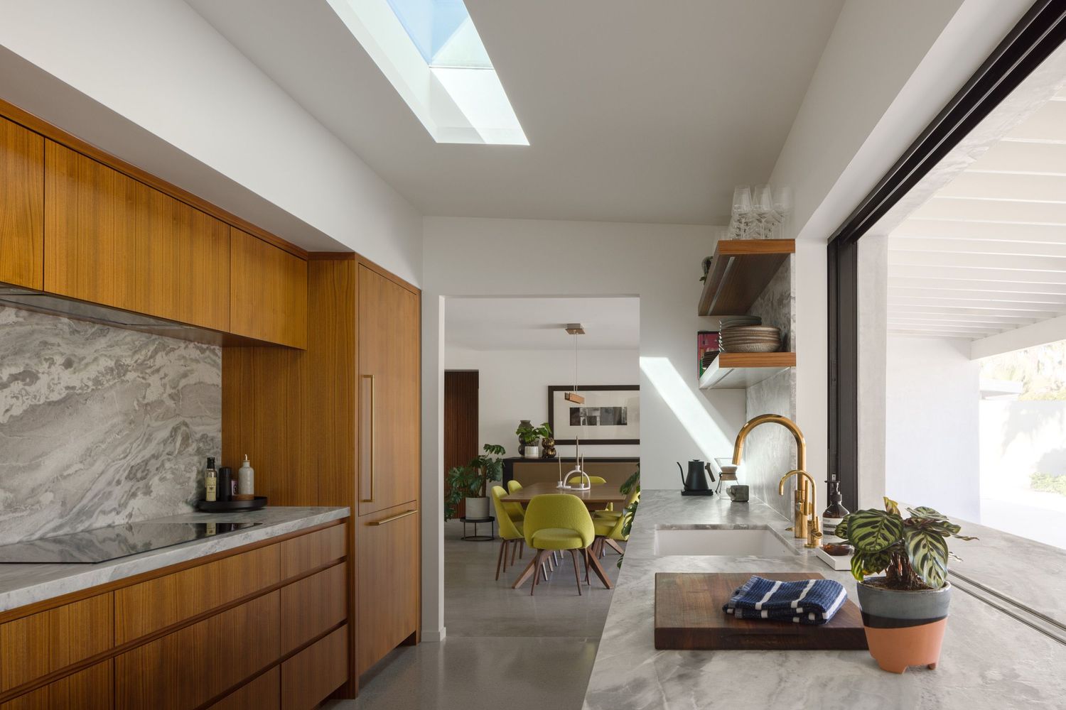Modern kitchen design by Duane Smith Hundred Mile House