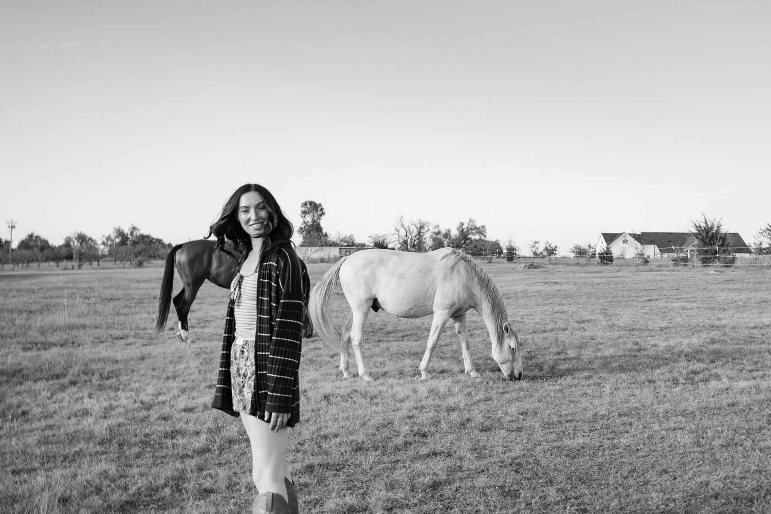 Tulsa horse trainer stops to glance at camera during a family documentary photography session
