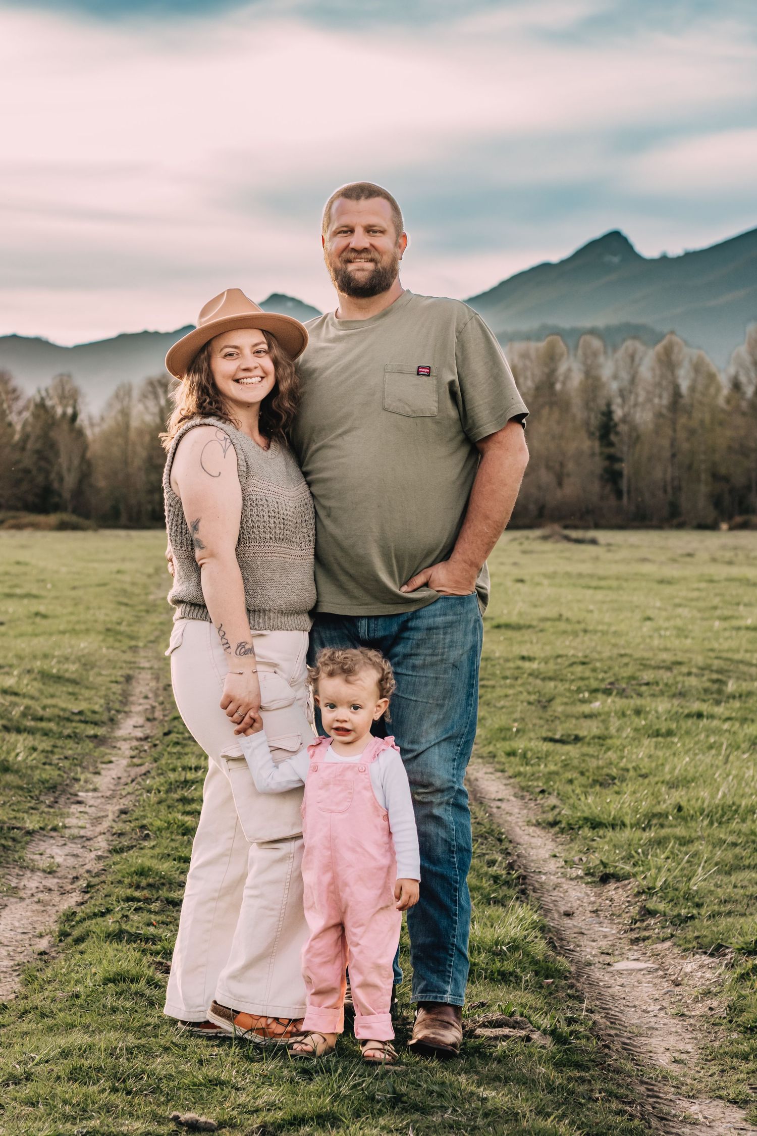 The photographer with her family outdoor photo session Washington Mountain scenery in lewis county Washington