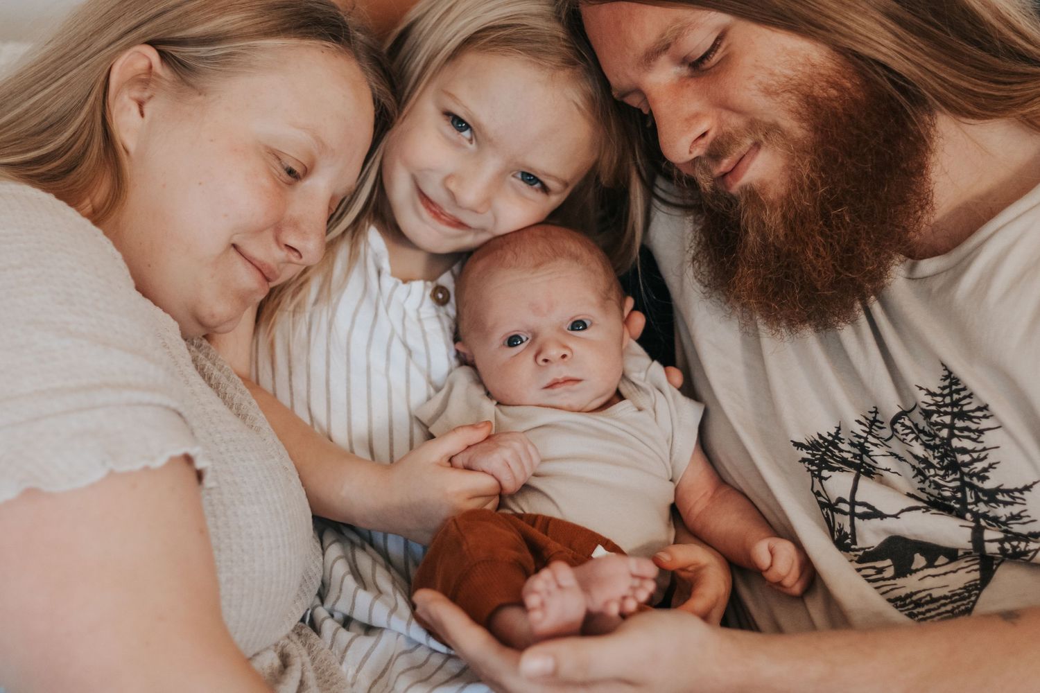 In home Lifestyle newborn session with family in lewis county Washington