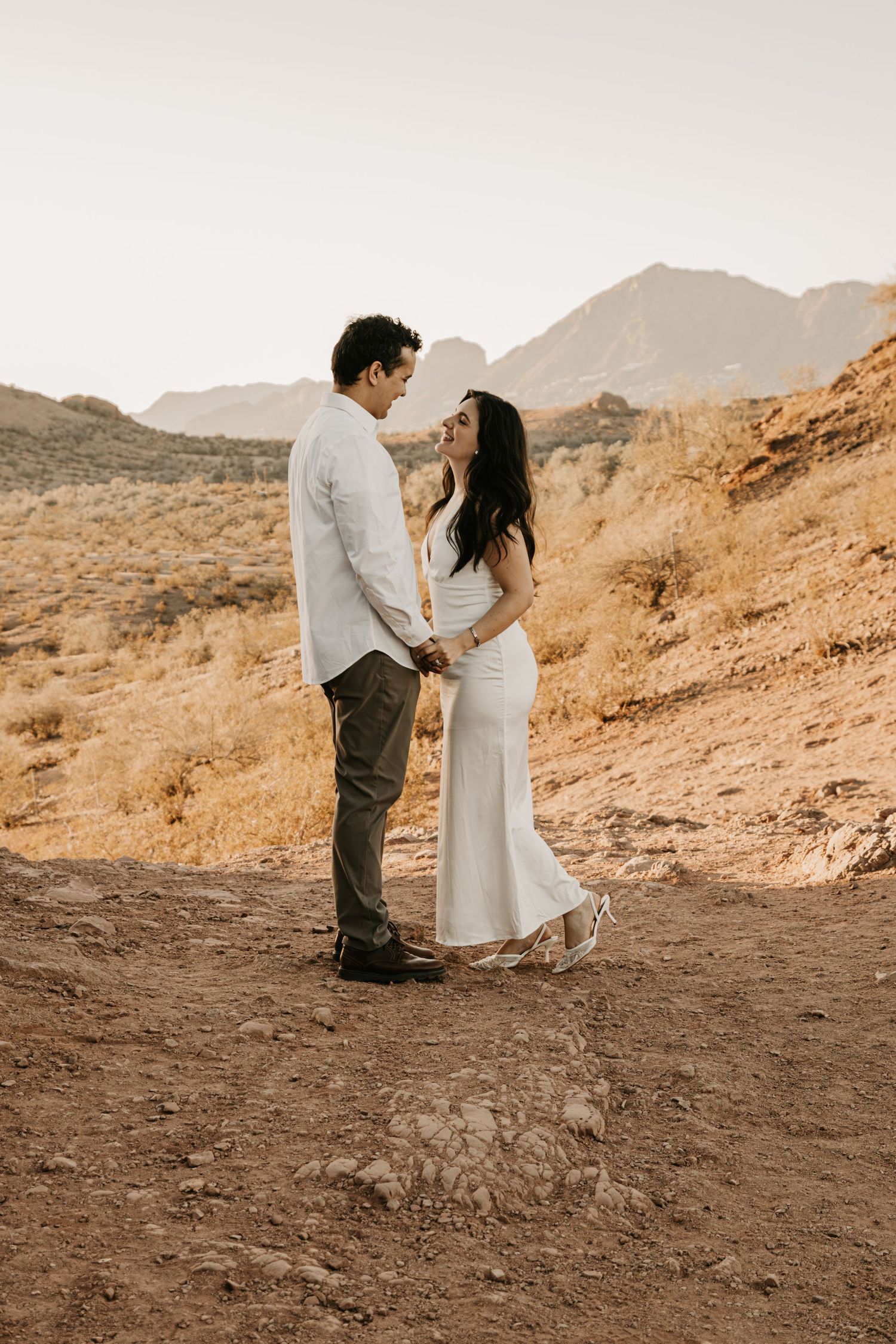 Scottsdale Arizona couples photography featuring romantic posing, natural emotion and editorial-inspired imagery.