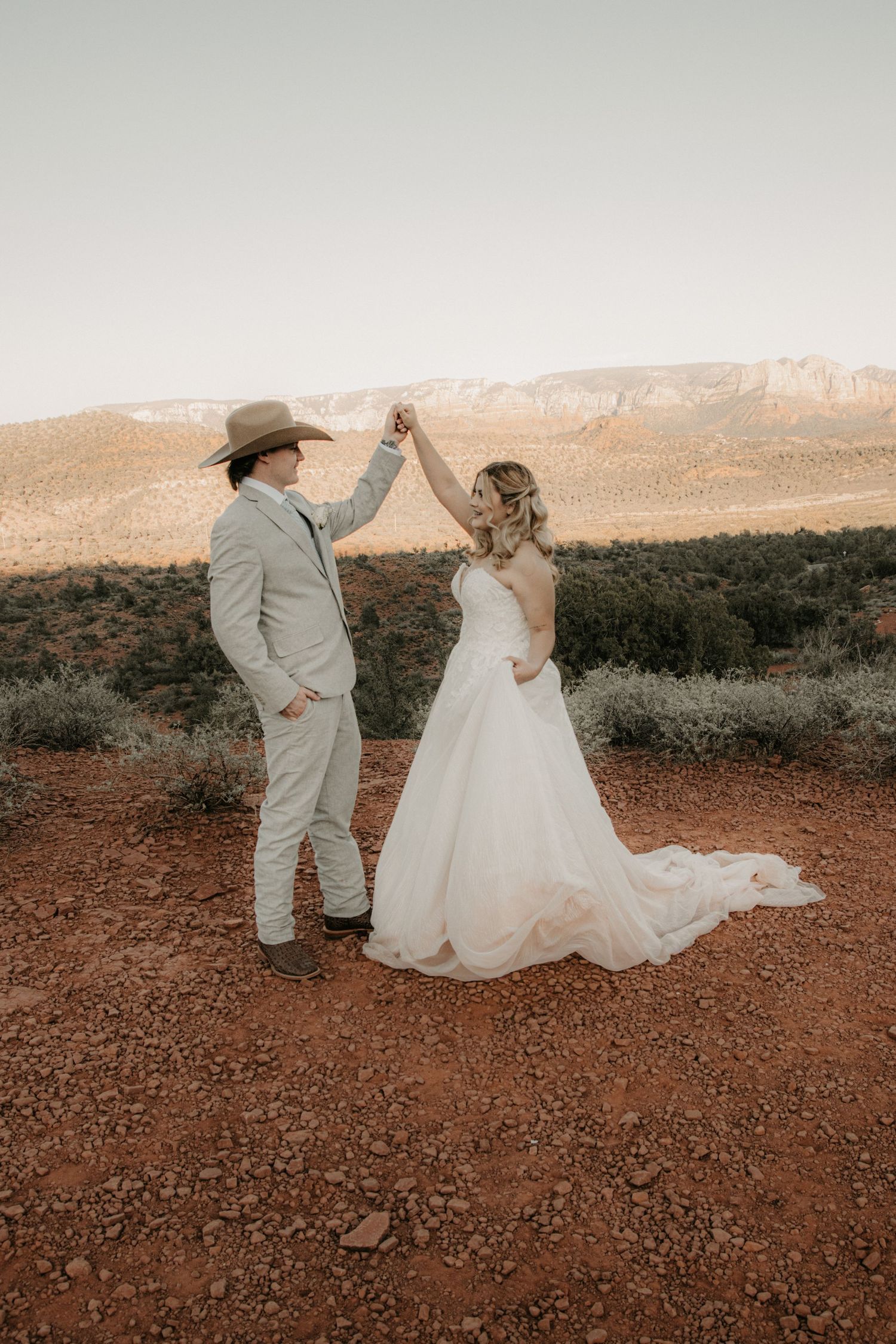 Arizona bridal photographer BOSC Photography capturing elegant, romantic and timeless portraits of a bride.